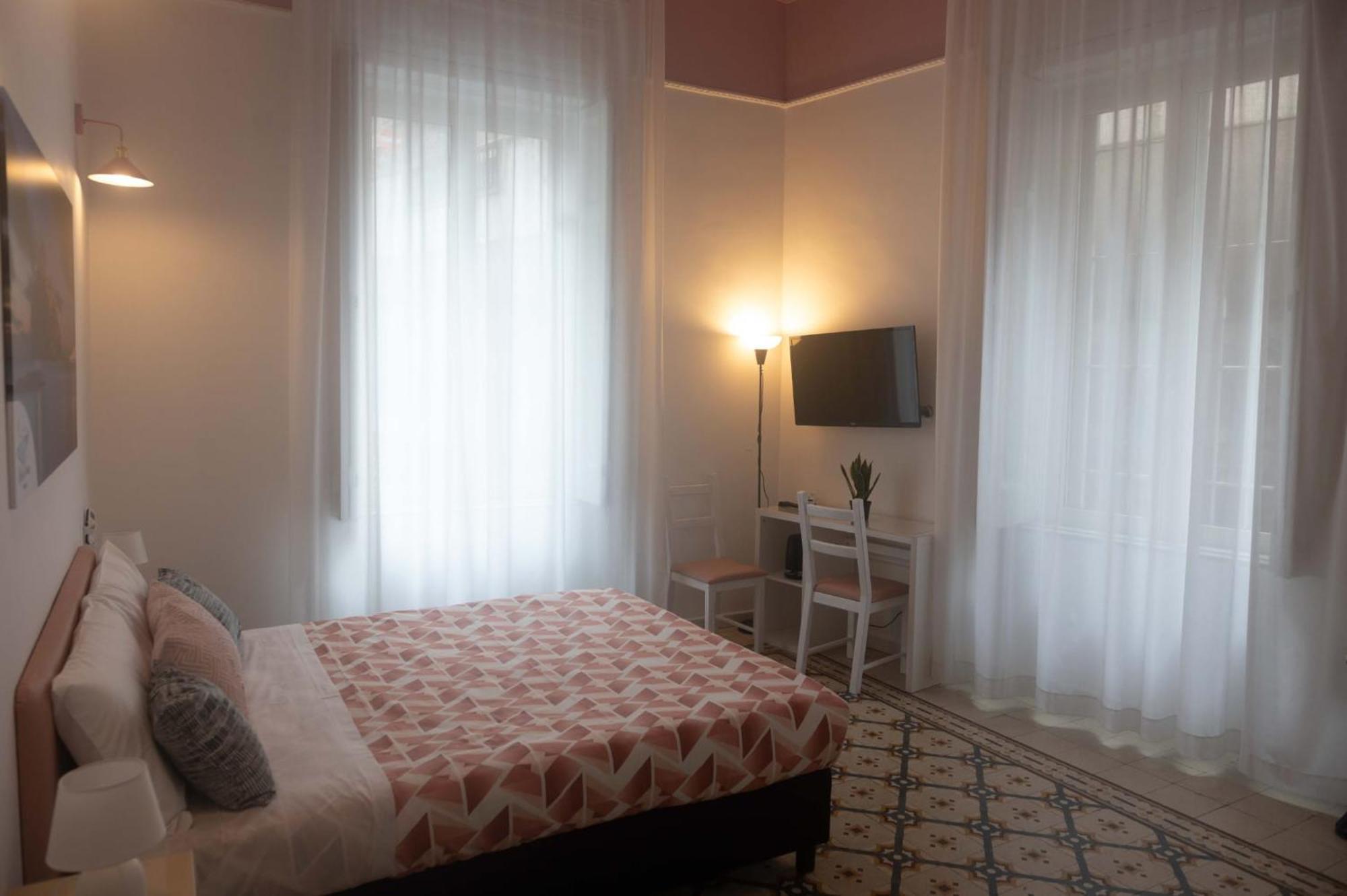 Resta Cu'mme Vomero Naples